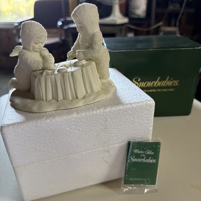 Vintage Snowbabies Dept 56 ''Stars In-A-Row Tic-Tac-Toe'' Bisque Porcelain