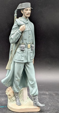 Lladró Spanish Policeman Guardia Civil Porcelain Figurine #4889 — listing 3