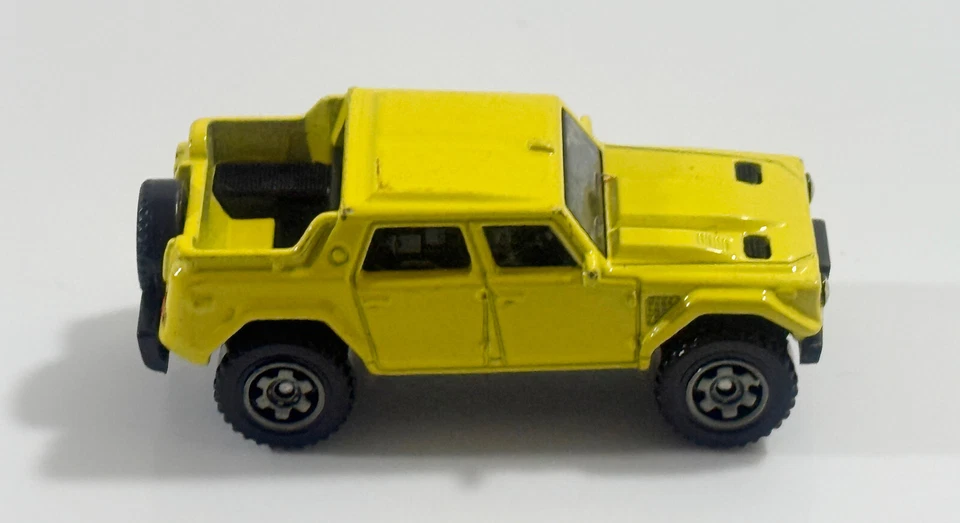 Matchbox MBX Explorers Lamborghini LM002 Yellow Off Road Truck SUV - Loose - Image 4 of 4