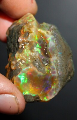 195 Kt Äthiopischer Opal grob, großes Opalpräparat, Welo Fire Big Opal Rohkri...