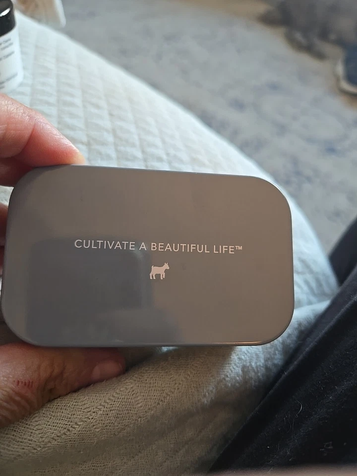 Jabón en barra de leche de cabra con miel y azahar Beekman 1802 99 g / 3,5 oz Foto 3 de 3