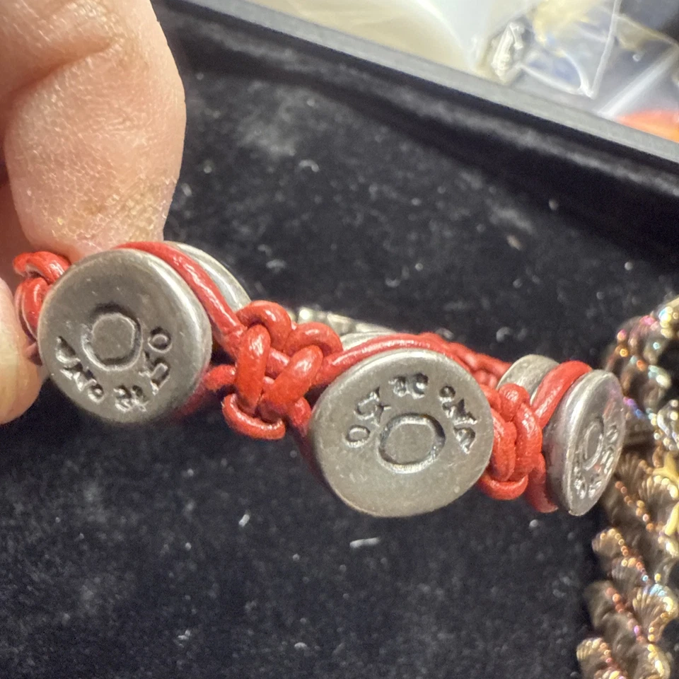 Brazalete envolvente vintage Uno de 50 de cuero rojo unisex plateado 7" Foto 3 de 4