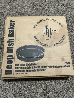 New The Pampered Chef Family Heritage 11'' Deep Dish Baker #1390 Retired