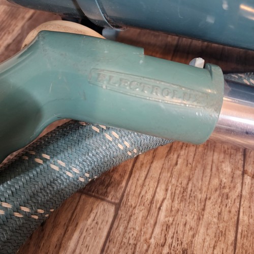 Vintage Electrolux Blue Canister Vacuum Cleaner Model L ~ TESTED & WORKS - Picture 9 of 13