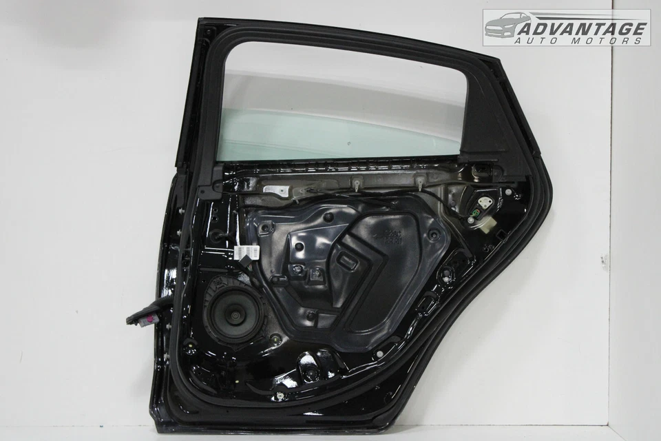 Chevrolet Malibu 2016-2022 puerta trasera derecha panel carcasa montaje negro OEM Foto 2 de 4