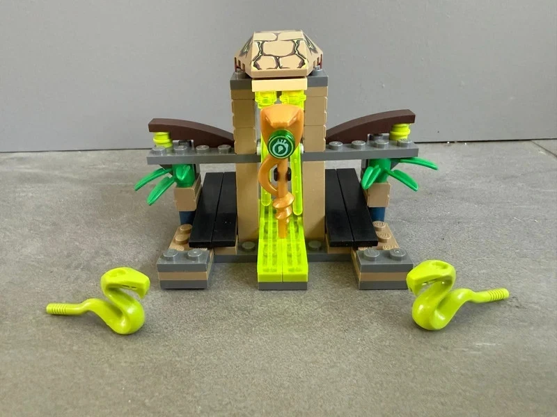 LEGO Ninjago 9440 Venomari Shrine, photo 2 sur 5