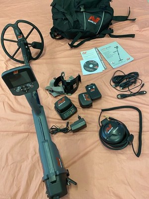 Minelab CTX3030 Metal Detector