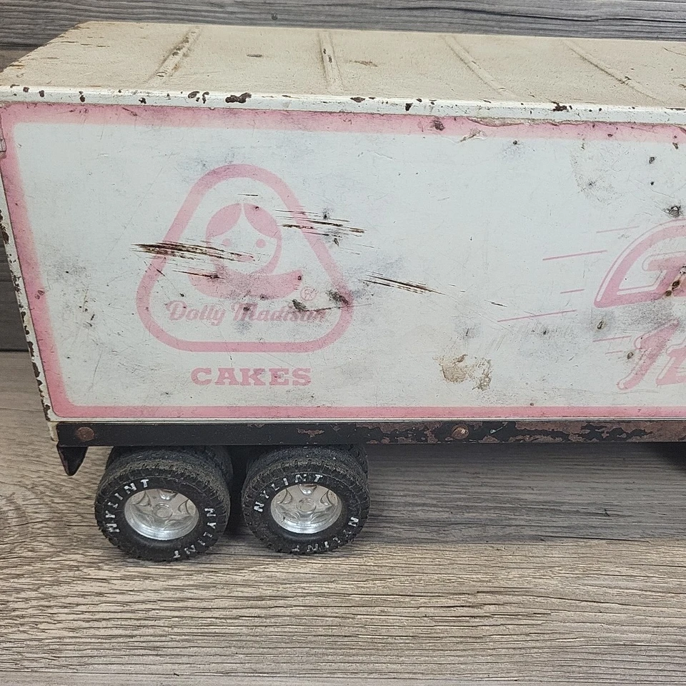 Good Golly It's Dolly Madison Cakes Treats Nylint Truck Tracktor Trailer - Image 4 of 4