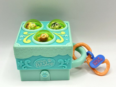 Littlest Pet Shop LPS Teeniest Tiniest Pop-Up Play Set Cats Kittens Hasbro 2006