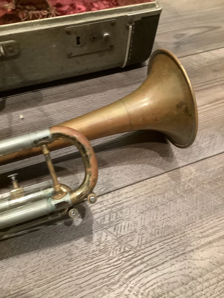 getzen capri trumpet 1960S? Vintage As Is For Parts Or Repair Only - Image 3 of 4