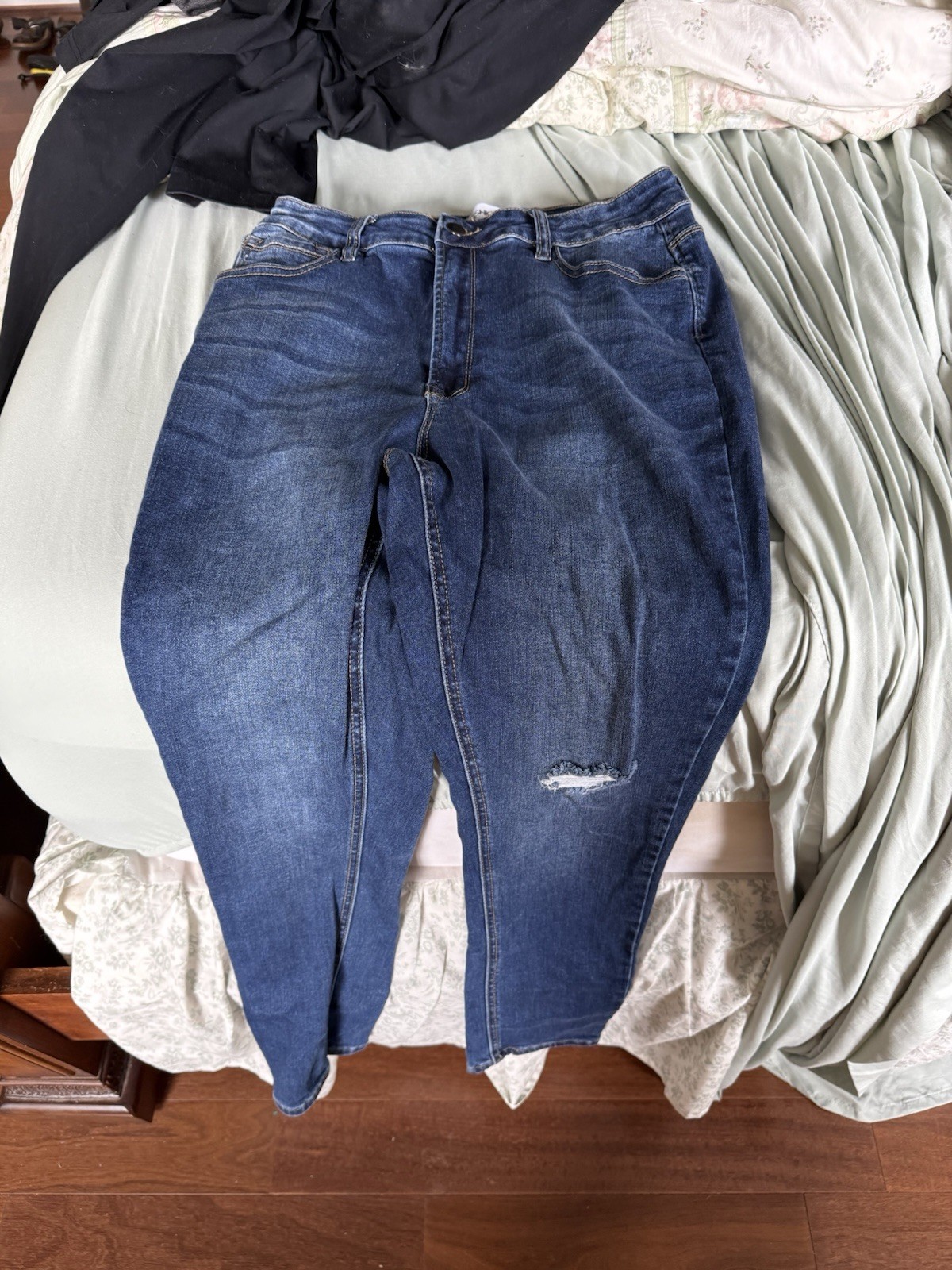 Fashion Nova Women’s Distressed Skinny Jeans Size 13 Blue Denim Mid Rise Stretch