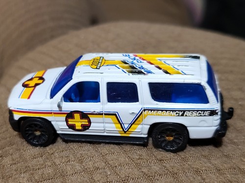 🔥2003 SPECIAL EDITION MATCHBOX CHEVROLET SUBURBAN EMERGENCY RESCUE 1/76 C134B - Picture 4 of 6