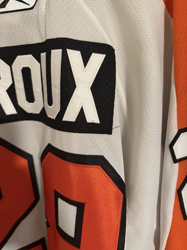 Claude Giroux 2010 Winter Classic Jersey Size L - Image 4 of 4