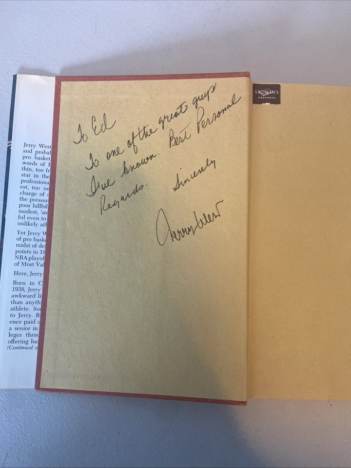 Autographed by Jerry West 1970 Mr. Clutch The Jerry West Story Bill Libby Foto 4 de 4