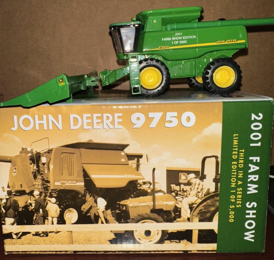 Ertl 1/64 John Deere 9750STS Combine Corn Head 2001 Farm Show #15194A #188* - Image 2 of 2