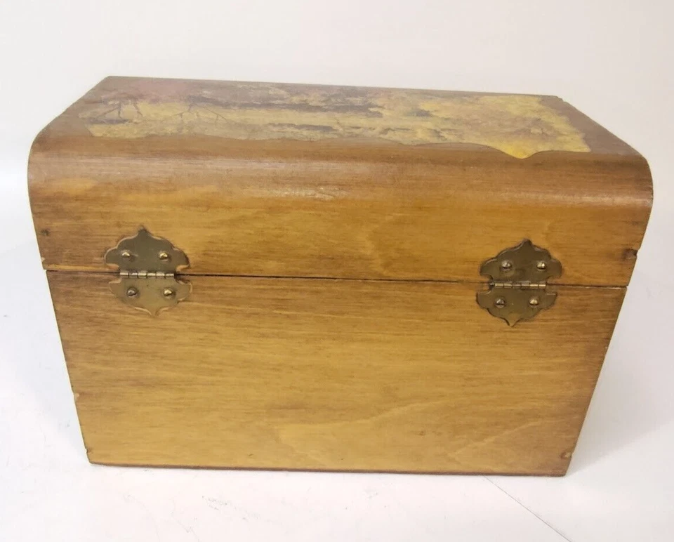 Joyero baratija de madera de colección con pestillo de latón con bisagras decoupage forrado en el interior Foto 4 de 4