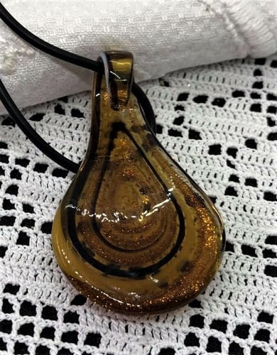 Stunning Coloured Glass Pendant. B98 - Picture 4 of 4