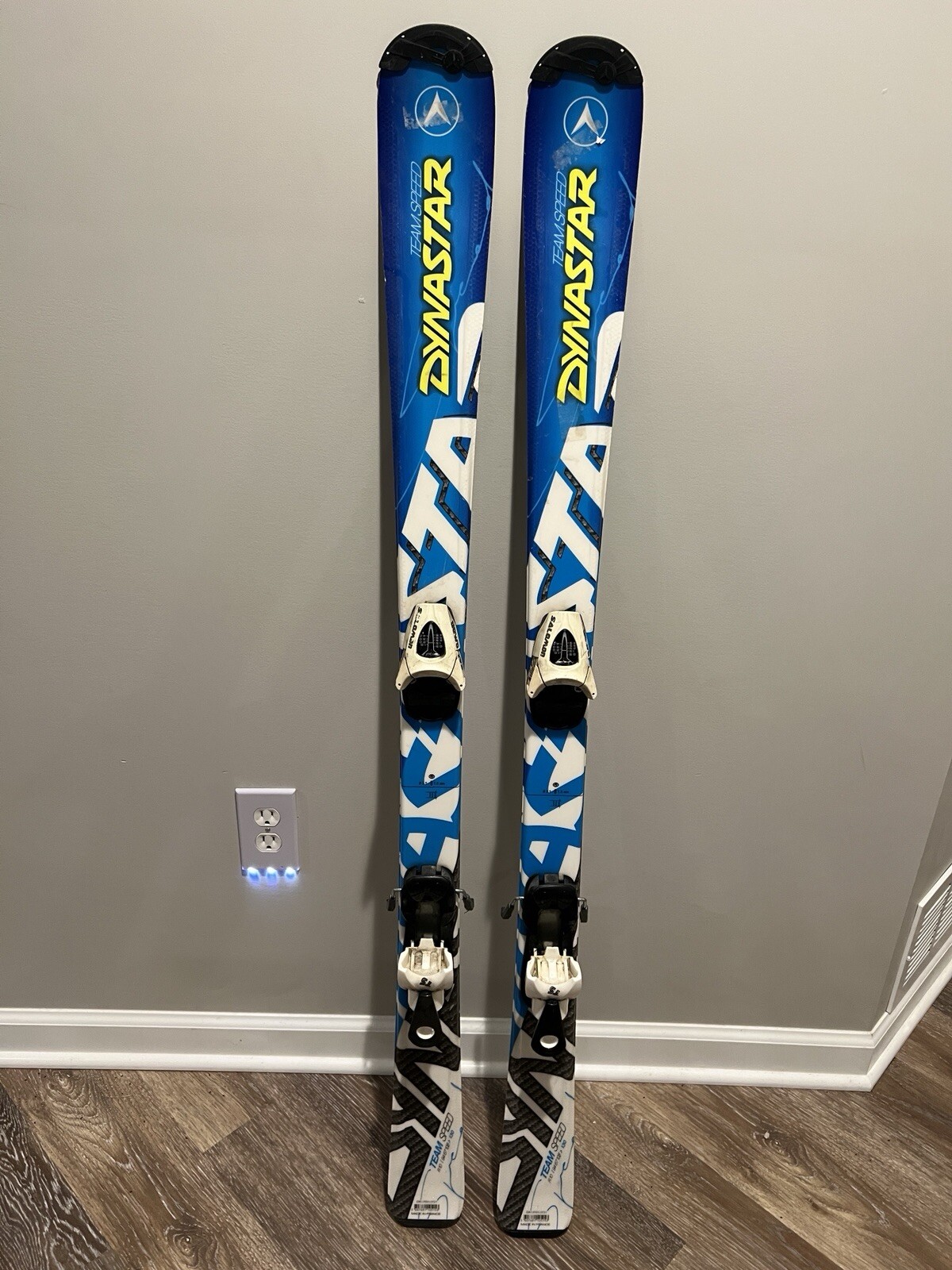 Cieli di velocità Dynastar Team per bambini 130 cm con attacchi Salomon T5