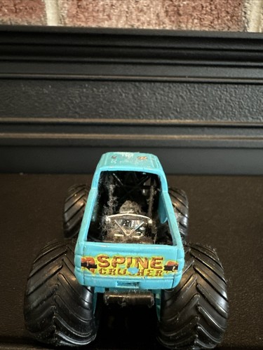 Muscle Machines Jurassic Park Blue Monster Truck 1:64 Scale - Picture 8 of 9