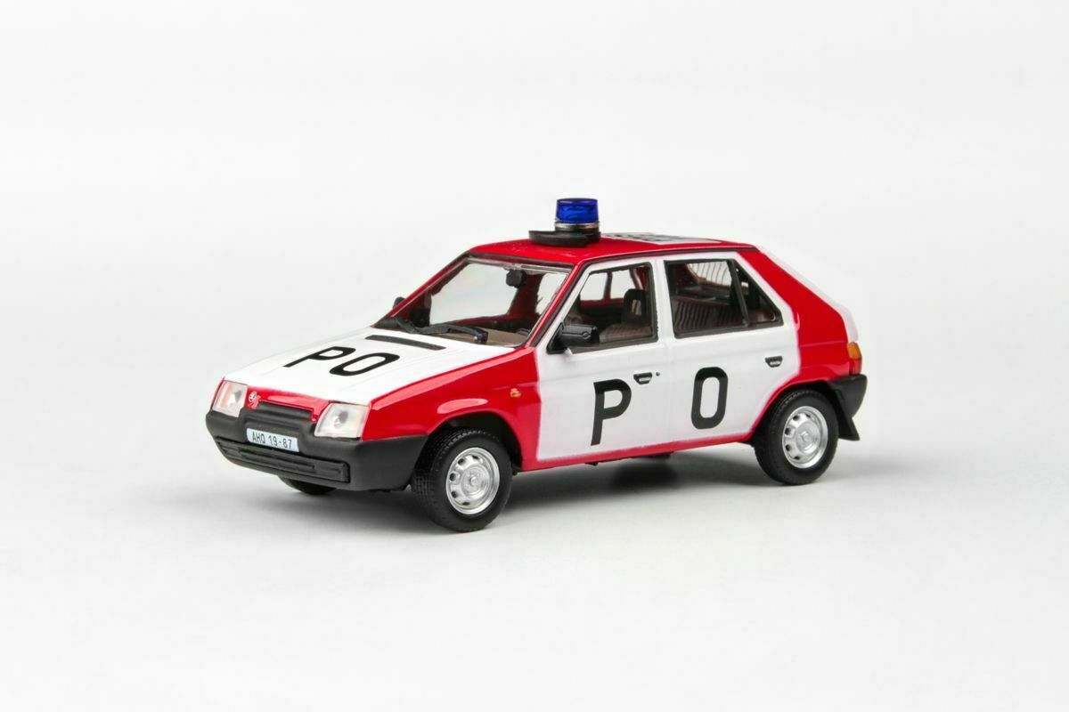 Skoda Favorit 136L 1987 Abrex miniature 1/43 pour décoration de bureau de passionné d'histoire