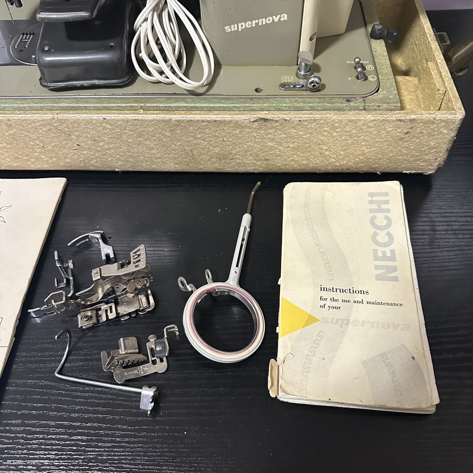 NECCHI BU SUPERNOVA SEWING MACHINE w/ PEDAL, CASE, & Extras *Working