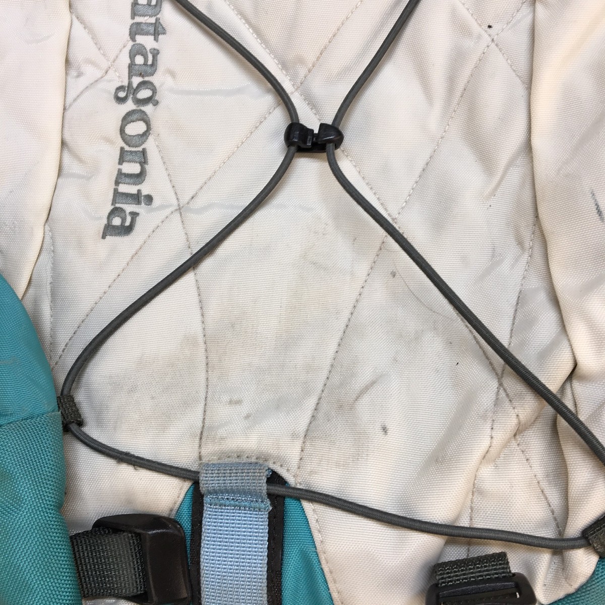 Patagonia Cascada 30L Backpack Daypack White/Teal Hiking  display picture 1