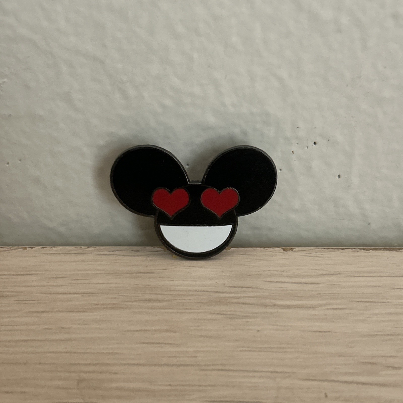 SOLD OUT LE300 Deadmau5 Special Edition Lovemau5 Heart Eye Pin mau5hop Denver