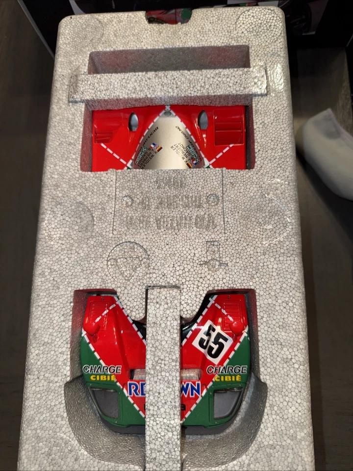 AutoArt 1/18 Mazda 787B 1991 Le Mans Winner 55 20th Anniversary Trophy Included - Image 3 of 4