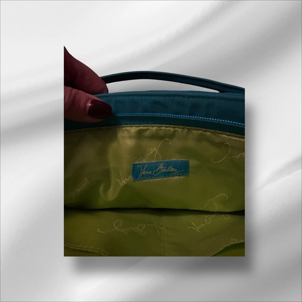Cartera Vera Bradley azul/verde con forro verde lima. Excelente estado. Foto 4 de 4