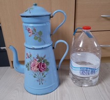 Grande Cafetière ancienne en Tôle Émaillée Bleue Décor de bouquet de roses 5L