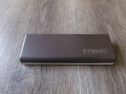 COLLECTIBLE PARKER BALL POINT PEN IN BROWN CASE - Picture 3 of 3