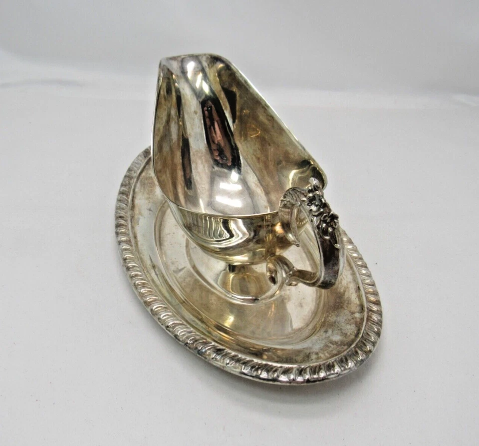 Barco de salsa enchapado en plata ornamentado de colección con placa/bandeja ovalada adjunta Foto 4 de 4