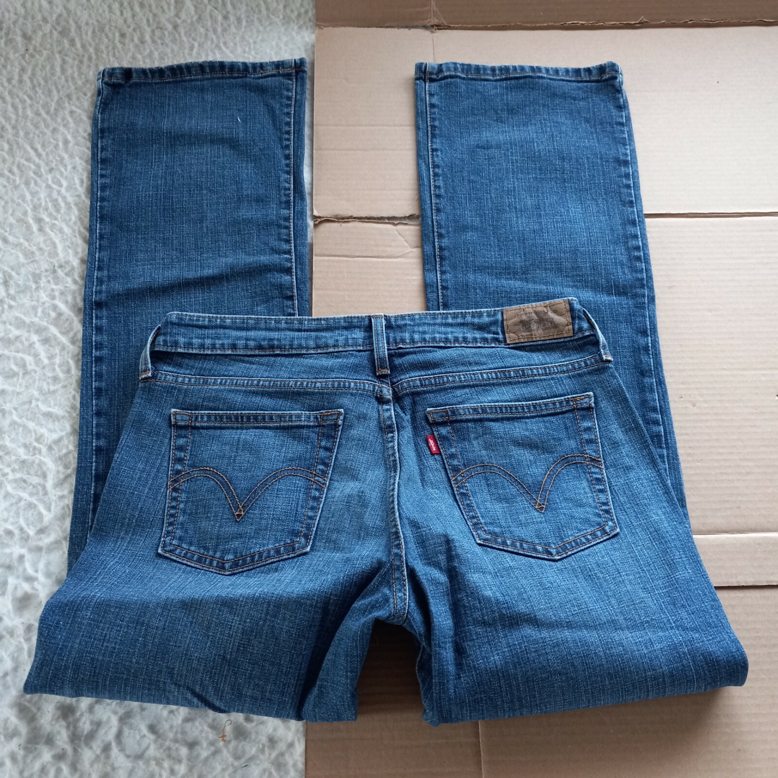 Levis Womens 8M (Actual 32.5x32) 545 "Low Boot Cut" S… Gem