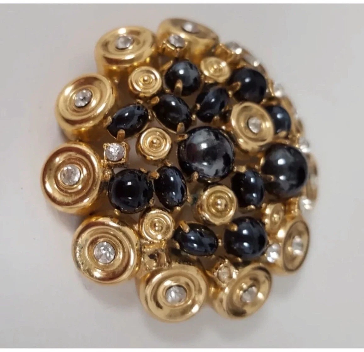 Broche vintage Dior 1970 ton or avec perles et pierres rare déclaration bijou