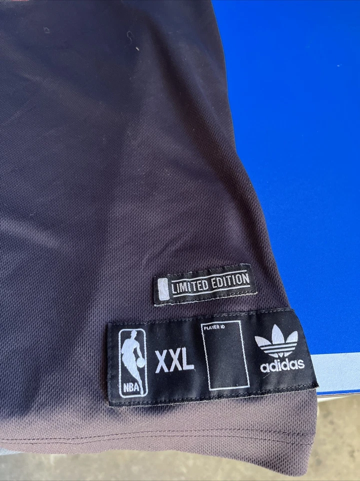 Camiseta deportiva Adidas Miami Heat #6 Lebron James edición limitada 2XL - RARA usada Foto 3 de 4