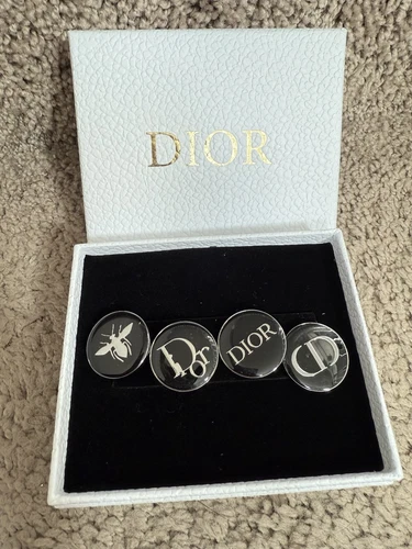 Lot de 4 broches/épingles Dior Beauty neuves dans leur boîte épingles veste/sac NOIR nouveauté GWP