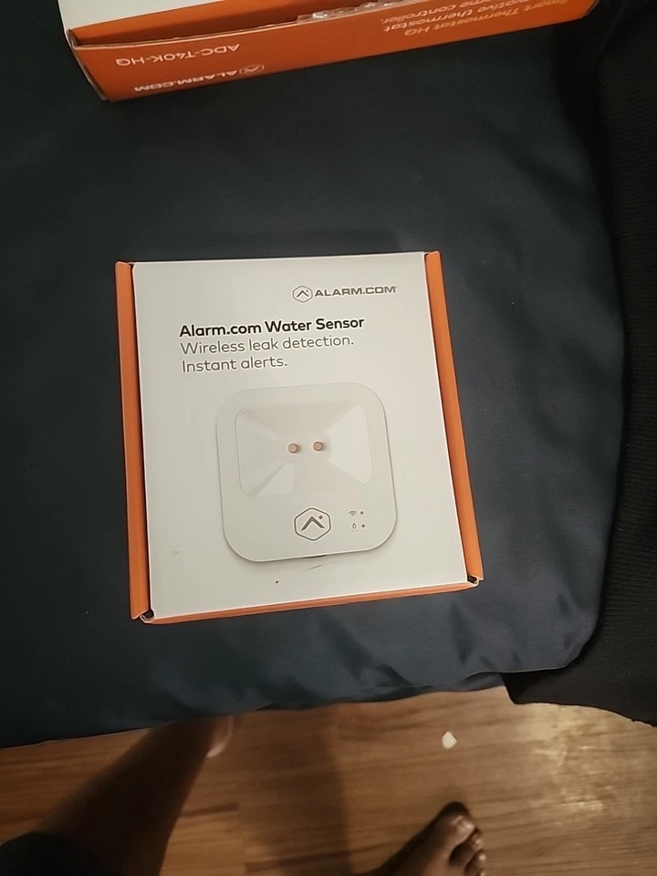Alarm.com -Wave Smart Thermostat HD/ Water Sensor Black, Brand New still in box - Image 4 of 4