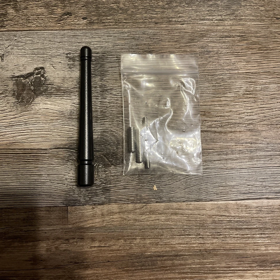 Mástil de antena corto de aluminio AM/FM/XM/CB de 4" para Harley-Davidson nuevo Foto 2 de 2