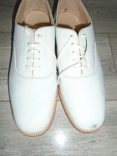 ROYAL NAVY MENS OFFICERS WHITE NUBUCK LEATHER SHOES SIZE 8M NEW WITH DEFECT - Picture 1 of 6