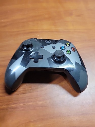 LOT OF 2 Microsoft Game Controller 1697 - Picture 3 of 7