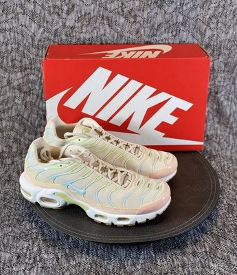 Nike Air Max Plus Women's Size 9.5 DZ3671-800 Crimson Tint Glacier