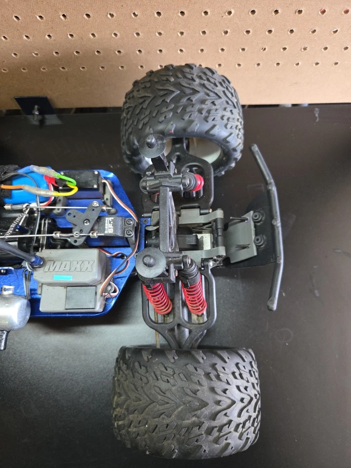 TRAXXAS T-MAXX 2.5 NITRO MONSTER TRUCK UNTESTED - Image 4 of 4