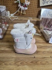 These Cat Jack Frankie toddler snow boots feature a festive unicorn. Size 5c