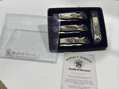 2005 Smith & Wesson Wildlife Collector's Knife Set 4 knives Bear Eagle Deer Wolf