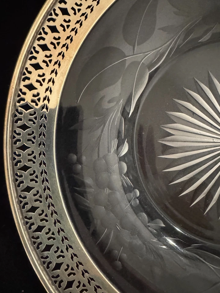 Placa de cristal grabado con borde y corte de plata de ley Watson Foto 2 de 4