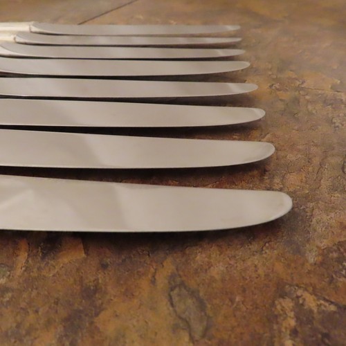 Oneida Milady Set of 8 Dinner Knives Community Silverplate Flatware Lot B - Picture 4 of 5