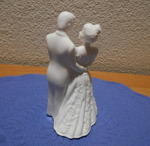 Lenox Wedding Promises Collection Bride & Groom Figurine Cake Topper - Picture 4 of 11