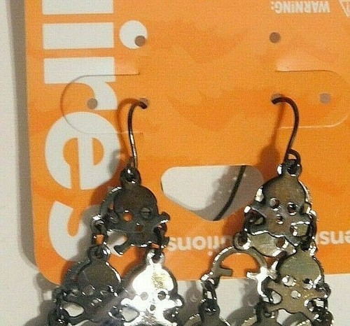 Claire's HALLOWEEN Calavera y Huesos Cruzados Racimo, Tipo Gancho, Gótico - Imagen 3 de 3