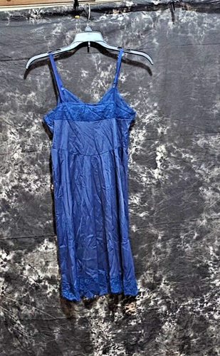 Vanity Fair Vintage Blue Antron III Nylon Slip Size 32 S - Picture 2 of 2
