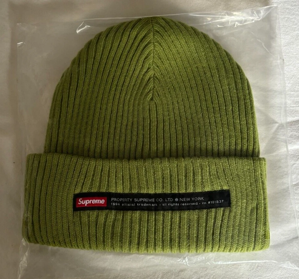 Bonnet olive neuf étiquette Supreme Property FW22 logo New York